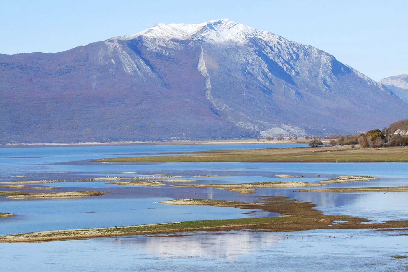 Blick vom Buško-See in Richtung Kamenšica-Berg, der Dalmatien und Bosnien trennt. © Borut Stumberger Blick vom Buško-See in Richtung Kamenšica-Berg, der Dalmatien und Bosnien trennt. © Borut Stumberger
