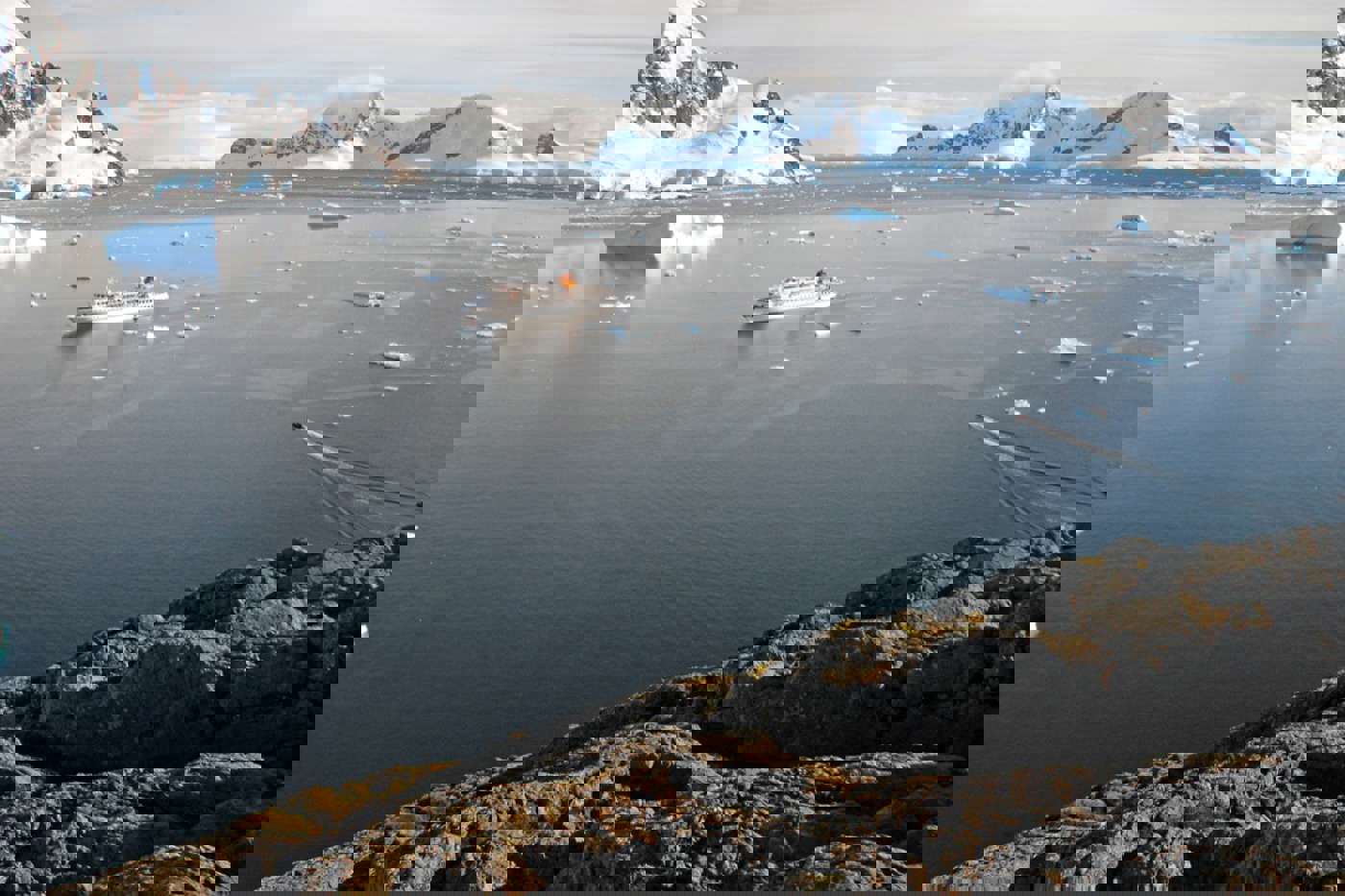 Dem Weissen Kontinent kann man sich nur per Schiff annähern. © Peter Balwin (alle) Dem Weissen Kontinent kann man sich nur per Schiff annähern. © Peter Balwin (alle)