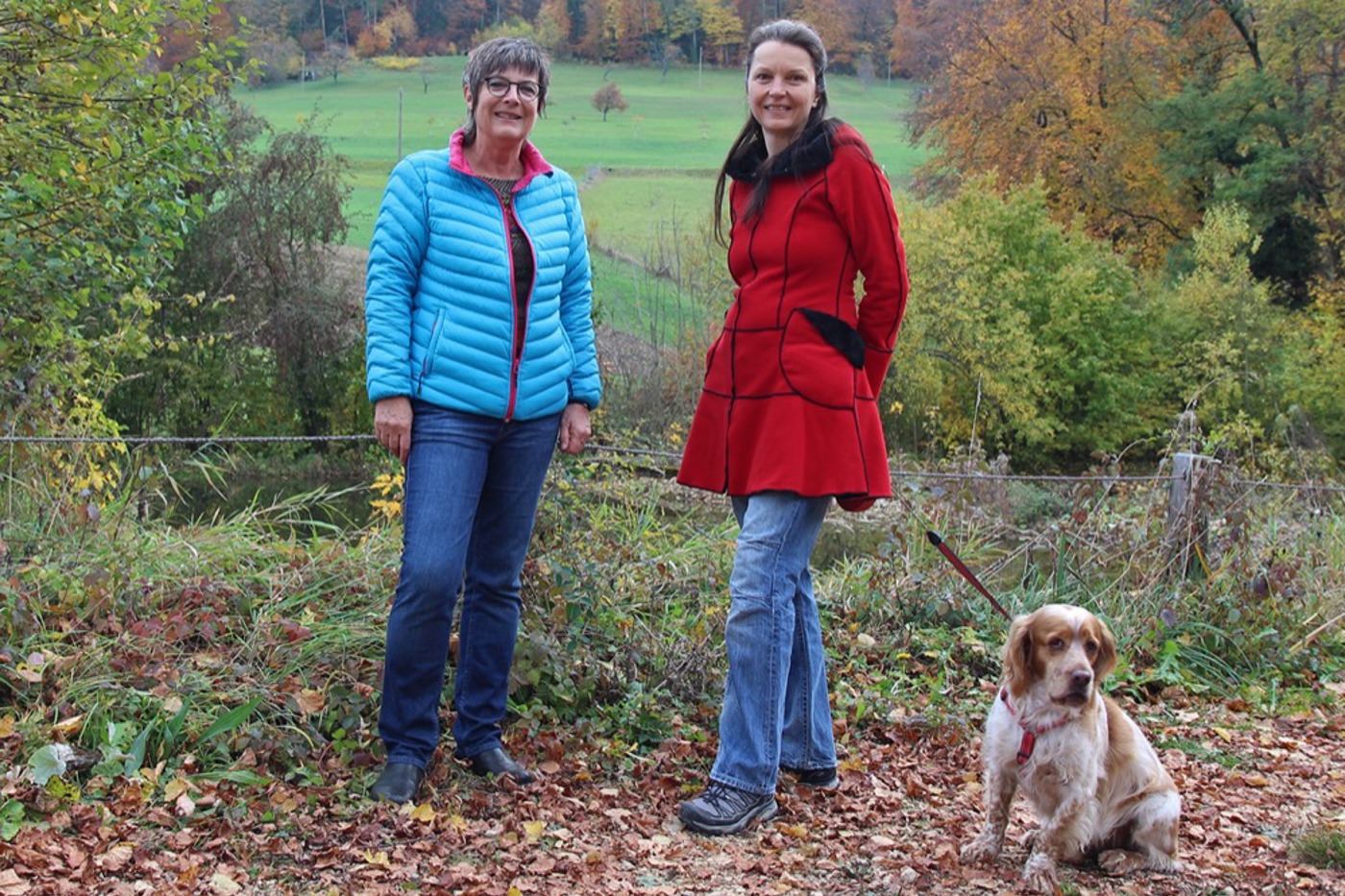 Die Präsidentin des Natur- und Vogelschutzvereins Titterten, Monika Schweizer (links), und Vorstandsmitglied Alice Killenberger beim Amphibienschutzgebiet Hübschematt. © Daniela Pauli Die Präsidentin des Natur- und Vogelschutzvereins Titterten, Monika Schweizer (links), und Vorstandsmitglied Alice Killenberger beim Amphibienschutzgebiet Hübschematt. © Daniela Pauli