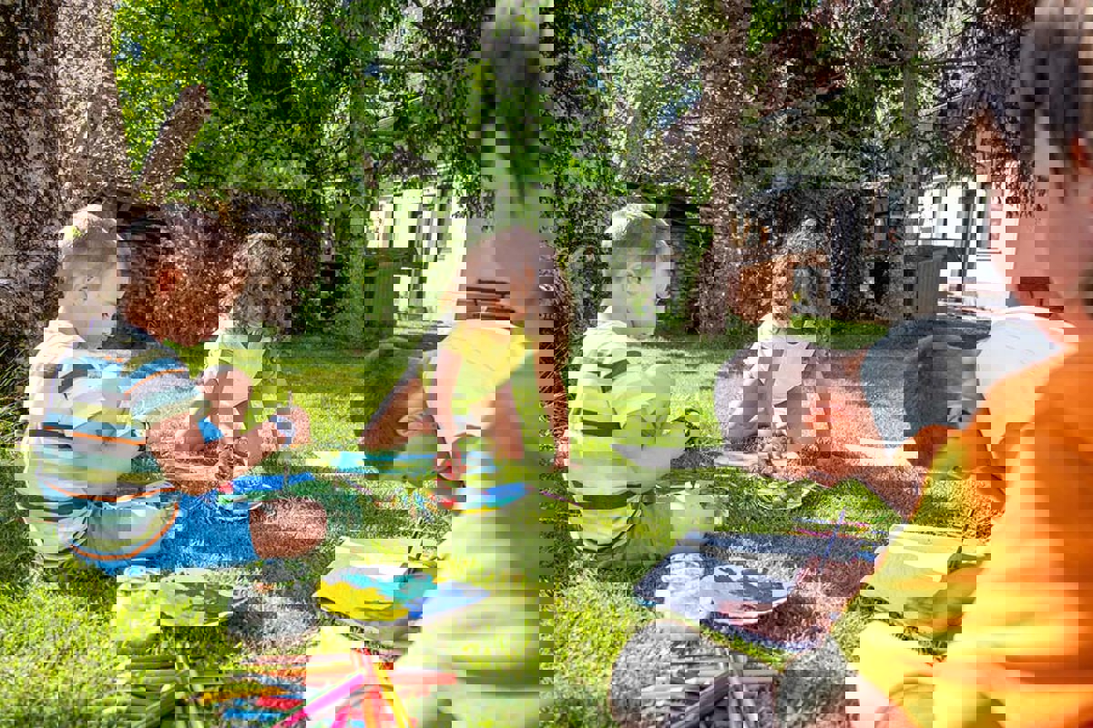 Kinder Pausenplatz Schule Istock 1445044699